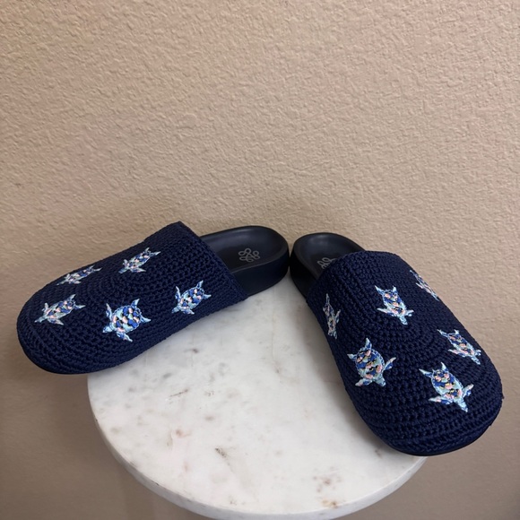 New Women The Sak Bolinas clogs blue denim crochet with turtles size 6 - Picture 3 of 7